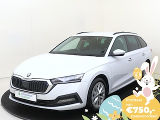Skoda Octavia Combi 1.4 TSI iV PHEV Ambition | Stoel- en stuurwielverwarming | CarPlay | Cruise control | Parkeersensoren | Elektrisch inklapbare buitenspiegels | Virtual cockpit | Lane- en frontassist |