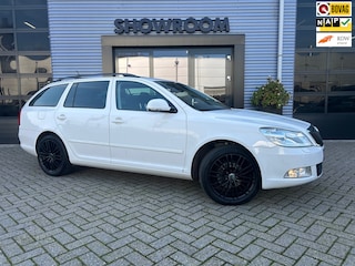 Skoda Octavia Combi 1.2 TSI Elegance Business Line Automaat|Trekhaak|Applecarplay|Airco|17Inch velgen