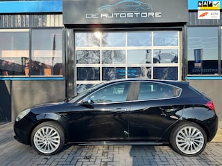Alfa Romeo Giulietta 1.4 T 170Pk Distinctive Airco Navi Leder Cruise Xenon 18inch pdc Geheel Dealeronderhouden!!!