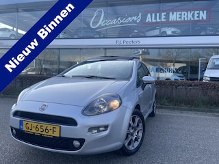 Fiat Punto Evo 0.9 TwinAir Lounge Schuif/kanteldak - Airco - Parkeersensor achter - Cruise control - Trekhaak - Licht metalen velgen 16 inch - Mistlampen voor - Telefoonhouder - Radio/cd speler - Start/stop systeem - Stuur leder - Elektrische ramen voor - Bluetooth