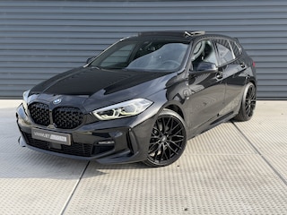 BMW 118i Business Edition M Sport / Apple Carplay / Camera / Pan dak