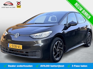 Volkswagen ID.3 Life 58 kWh Black Edition SoH 93,4% / Trekhaak / Stoelverwarming / Adaptive cruise / Carplay / Navigatie / Full LED / Dealeronderhouden / Fabrieksgarantie / 1e Eigenaar /