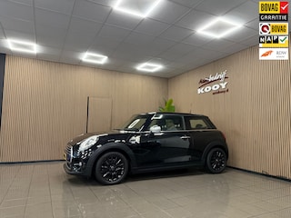 Mini Cooper 1.5 * Navigatie / Cruise control / LM Velgen / NL Auto *