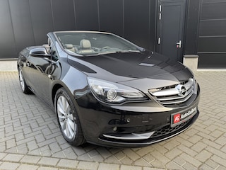 Opel Cascada 1.4 Turbo ecoFLEX Cosmo ! Nieuwstaat ! Comfortstoelen volleder geperforeerd verwarmd, Navigatie 950, Bleutooth, Camera, Kleurendisplay CID, Parkeerpilot, Lmv.