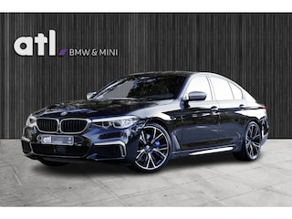 BMW M550i xDrive Executive M-Sport | Merino leder | 20" | Driving Assistent Plus | Comfort stoel met geheugen | Real-Time Traffic information | Zonnerolgordijnen achter | Stoelverwarming voor en achter | Etc.