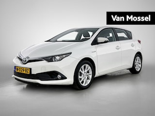 Toyota Auris 1.8 Hybrid Now