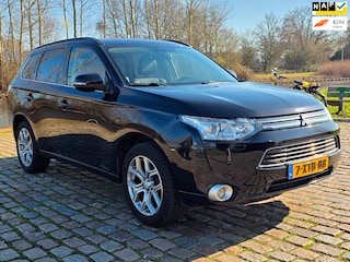 Mitsubishi Outlander 2.0 PHEV Executive Edition Automaat achteruit camera navigatie cruis control airco