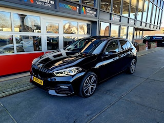 BMW 1-serie (f40) 118i 136pk Exec. Edition Panoramadak 1e eign. All-in prijs + 12 Mnd garantie!
