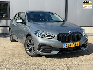 BMW 116i / camera / carplay / navigatie skyscraper