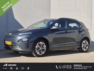 Hyundai Kona EV Comfort Smart 64 kWh Automaat / Dealer onderhouden / Accu SOH 96,70% / Stuur- & Stoelverwarming / CCS Snellader / Navigatie via Apple Carplay of Android Auto / Adaptief cruise control / Achteruitrijcamera / Keyless Entry/Start /