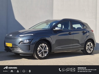 Hyundai Kona EV Comfort Smart 64 kWh Automaat / Dealer onderhouden / Accu SOH 96,70% / Stuur- & Stoelverwarming / CCS Snellader / Navigatie via Apple Carplay of Android Auto / Adaptief cruise control / Achteruitrijcamera / Keyless Entry/Start /