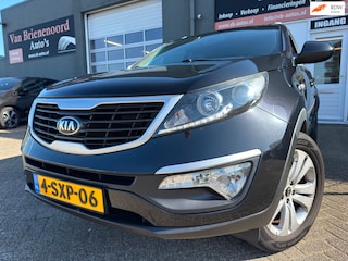 Kia Sportage 1.6 GDI Vibe met parkeersensoren en trekhaak en bluetooth telefoon en navigatie en airco en