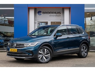 Volkswagen Tiguan 1.4 TSI eHybrid PHEV Elegance | Trekhaak/1800kg | Camera | Leder | Matrix led | Adap crusie | Head-up | Stoel+stuur verwarming | Apple carplay/Android auto | Achteruitrijcamera | Cruise control adaptief met Stop&Go | Dodehoek detectie