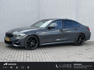 BMW 320i Business Edition M Sport Automaat / Dealer onderhouden / Stoelverwarming / Trekgewicht 1600 kg / Apple Carplay Android Auto / Cruise control / Keyless Entry/Start / Climate control / Parkeersensoren voor en achter /