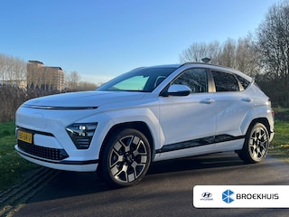 Hyundai Kona Comfort Smart 65.4 kWh | Camera | Carplay draadloos | Climate control | Adaptive cruise control | Elektrische achterklep | Full LED koplampen | Stuurverwarming | Stoelverwarming | Navigatie | 19'' Velgen