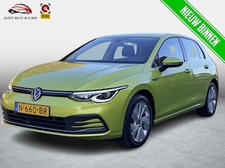 Volkswagen Golf 1.5 eTSI R-Line Matrix Led / Massage / Apple & Android / DAB / Meest complete uitvoering /