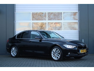 BMW 316i Executive 136pk Clima/Cruise/Bi-Xenon/PDCv+a/Navi/Bluetooth/LED/RadioCD.AUX.USB/17"LM/APK:10-09-2026