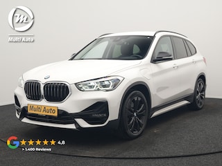 BMW X1 xDrive25e Sportline Plug In Hybrid 221pk Dealer O.H. PHEV | Trekhaak Afn. | Camera | Sportstoelen Memory & Verwarmd | Keyless | Sfeerverlichting | Adaptive LED | Cruise Control | Navigatie | DAB |