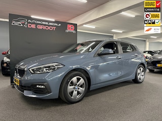 BMW 118i Business Edition/ Nederlandse auto/ Eerste eigenaar/ Parkeersensoren voor en achter/ Achteruitrijcamera