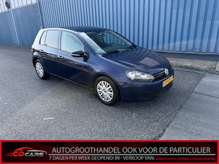 Volkswagen Golf 1.6 TDI Trendline BlueMotion Inruilauto’s tegen vaste prijzen. Voor meer info: 0638140850 Bij de verkoop van gebruikte voertuigen door CD-Cars wordt geen standaard garantie verstrekt. De koper aanvaardt het voertuig in de staat waarin het zich bevindt op het moment van aankoop