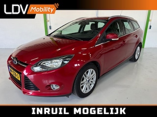 Ford Focus TITANIUM / Cruise controle / Trekhaak / Bluetooth / PDC / Navigatie.