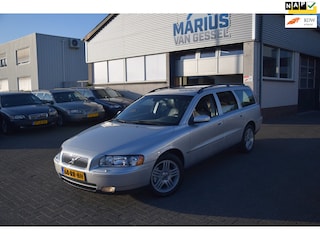 Volvo V70 2.4 Momentum met Leer 140 pk