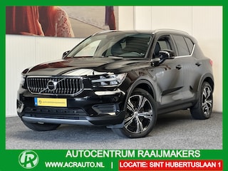 Volvo XC40 1.5 T5 RECHARGE R-DESIGN NAVIGATIE ADAPTIVE CRUISE CONTROL APPLE CARPLAY/ANDROID RIJSTROOKSENSOREN DODEHOEKSENSOREN ELEK. UITKLAPBARE TREKHAAK ACHTERUITRIJCAMRERA ZEER MOOI !! Brgl
