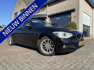 BMW 116i High Executive Automaat Leder / Navigatie / Parkeersensors