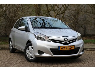 Toyota Yaris 1.0 VVT-i 70pk Aspiration | NL-auto | Facelift model! Airco | Elek. ramen | Centr. deurvergr. | Radio | Metallic lak |