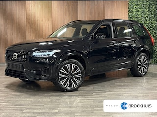 Volvo XC90 T8 AWD Recharge Plus Dark Long Range | Trekhaak | Harman Kardon | 455pk | Adaptieve Cruise Control | Stoelverwarming voor+achter | Stuurwielverwarming | Standkachel met Volvo On Call App | Parkeercamera | 20 Inch | Pilot Assist | BLIS Dode Hoek Detectie | Elektrische voorstoelen geheugen | Lederen bekleding | Zitting verlenging voorstoelen | Lederen dashboard | Google Infotainment | Keyless Drive  Elektrisch bedienbare achterklep | Geïntegreerd kinderzitje achterin | Geïntegreerde zongordijnen achterportieren | 7-Persoons | 4-Zone Climate Control | DAB Radio | Apple Carplay/Android Auto | Draadloos telefoon opladen | Volvo On Call met mobiele App functie | Onyx Black Metallic |