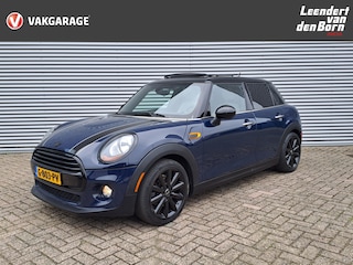 Mini Cooper 1.5 Chili Serious Business | Automaat | Panorama |Schuifdak | Leer | Cruise control