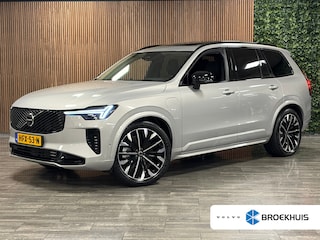 Volvo XC90 T8 AWD Recharge Ultra Dark | Vol! | Bowers & Wilkins | Luchtvering | Stoelventilatie | Trekhaak | 360 Camera | Head-Up Display | Stoelmassage | 455pk | Adaptieve Cruise Control | Stoelverwarming voor+achter | Stuurwielverwarming | Schuifdak | 21 Inch | Full LED Matrix Meesturende koplampen | Pilot Assist | BLIS Dode Hoek Detectie | Alcantara hemelbekleding | Lederen handgrepen en zonnekleppen | Elektrische voorstoelen geheugen | Nappa Lederen bekleding | Zitting verlenging voorstoelen | Lederen Dashboard | Google Infotainment | Keyless Drive | Parkeersensoren voor+achter | Privacy Glass | Elektrisch bedienbare achterklep | Geïntegreerde zongordijnen achterportieren | Geïntegreerd kinderzitje achterin | Verlichte instaplijsten | 7-Persoons | 4-Zone Climate Control | DAB Radio | Apple Carplay/Android Auto | Alarm Klasse III | Draadloos telefoon opladen | Volvo On Call met mobiele App functie | Silver Dawn Metallic |