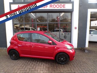 Toyota Aygo 1.0-12V 5-Drs Red Aspiration AIRCO,LEUKE UITVOERING!