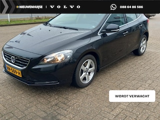 Volvo V40 2.0 T2 Summum | Navigatie | Stoelverwarming | Parkeersensoren Achter | Keyless | Verwarmde Voorruit |