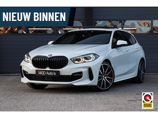 BMW 118i M-Sport M-Pakket /LED/PANODAK/HARMAN-KARDON/HUD/KEYLESS/MEMORY/ACC/CAMERA!