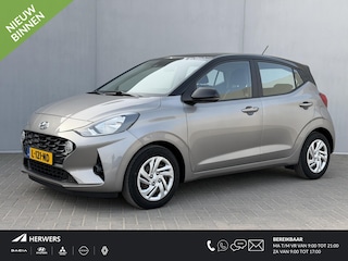 Hyundai i10 1.0 Comfort Smart / Navigatie Apple Carplay & Android Auto / Dealer Onderhouden / Stoel Verwarming / Stuurwiel Verwarming / Airco / Elektr. Ramen / DAB / Two Tone /