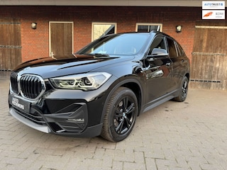 BMW X1 XDrive25e Executive | LED| M sportstuur| Stoelverwarming| DAB
