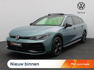 Volkswagen Passat Variant 1.5 eHybrid R-Line Edition 272PK DSG SOH 100%, Pano-Schuifdak, Trekhaak, Black Style, Memorystoel, Head-Up Display, Harman Kardon, 19" LM Velgen, Elektr. Achterklep