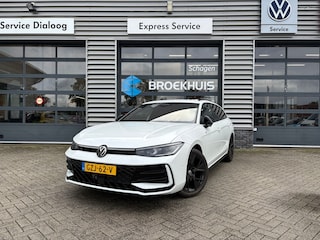 Volkswagen Passat Variant 1.5 eTSI R-Line Edition | Trekhaak | Panoramadak | Eletrische A-klep | Head up Display | Stoel-Stuur verwarming | Matrix lead koplampen |