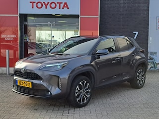 Toyota Yaris Cross 1.5 Hybrid 115 First Edition APPLE/ANDROID STOEL/STUURVERWARMING NAVI AD-CRUISE PRIVACY-GLASS 17"LM-VELGEN
