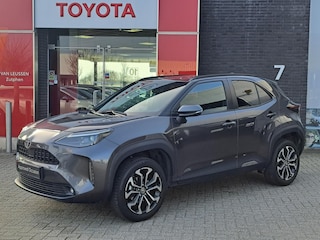 Toyota Yaris Cross 1.5 Hybrid 115 First Edition APPLE/ANDROID STOEL/STUURVERWARMING NAVI AD-CRUISE PRIVACY-GLASS 17"LM-VELGEN