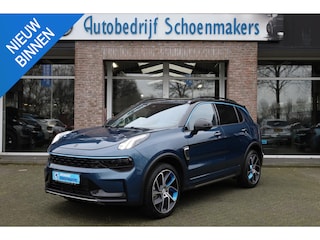 Lynk & Co 01 1.5 MY23! ZWARTE-HEMEL ROLHOES MY23 360-CAMERA PANO/SCHUIF INFINITY DAB NAVI CARPLAY STOELVERWARMING ELEK.ACHTERKLEP 20"LMV