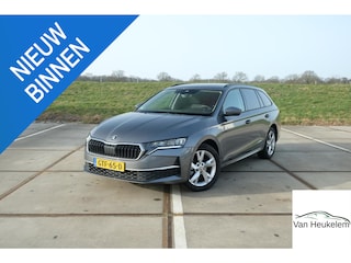 Skoda Octavia Combi 1.5 TSI Edition | TREKHAAK | 17" GEMINI VELGEN | APPLE CAR PLAY | 'SUNSET'