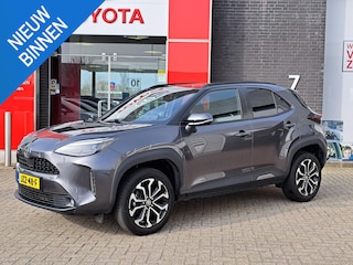 Toyota Yaris Cross 1.5 Hybrid 115 First Edition APPLE/ANDROID STOEL/STUURVERWARMING NAVI AD-CRUISE PRIVACY-GLASS 17"LM-VELGEN