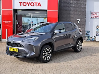Toyota Yaris Cross 1.5 Hybrid 115 First Edition APPLE/ANDROID STOEL/STUURVERWARMING NAVI AD-CRUISE PRIVACY-GLASS 17"LM-VELGEN