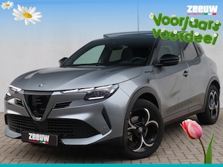 Alfa Romeo Junior 1.2 Turbo 136 PK Ibrida Speciale | Techno | Pano | Camera | Navi
