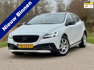 Volvo V40 2.0 D4 Nordic+ Automaat Panodak Leder Clima Stoelverwarming Trekhaak PDC Camera NAP Perfect Onderhouden