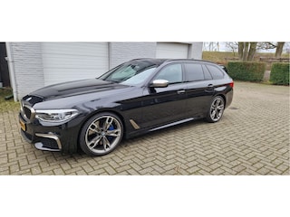 BMW 5-serie Touring M550d 400pk xDrive High Executive M-Sportpakket / Led-Koplamp/ Leder/ Sport-Stoelen/ Stoel.Verw/ Head-Up/ Keyless/ Harman&Kardon/ 360-Camera/ 20'' LMV