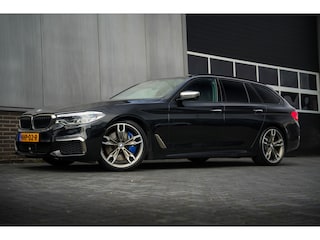 BMW 5-serie Touring M550d 400pk xDrive High Executive M-Sportpakket / Led-Koplamp/ Leder/ Sport-Stoelen/ Stoel.Verw/ Head-Up/ Keyless/ Harman&Kardon/ 360-Camera/ 20'' LMV