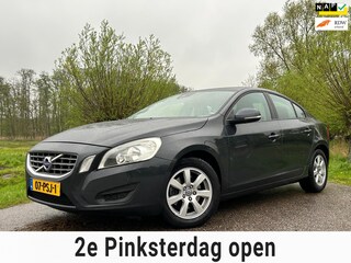 Volvo S60 1.6 T4 Kinetic Automaat / 2e Eigenaar / Navigatie / Clima / Trekhaak / Goed Onderhouden / NAP